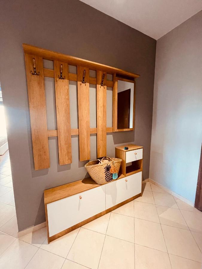 Cheerful 2-Bedroom Apartment In Golem Golem  Bagian luar foto