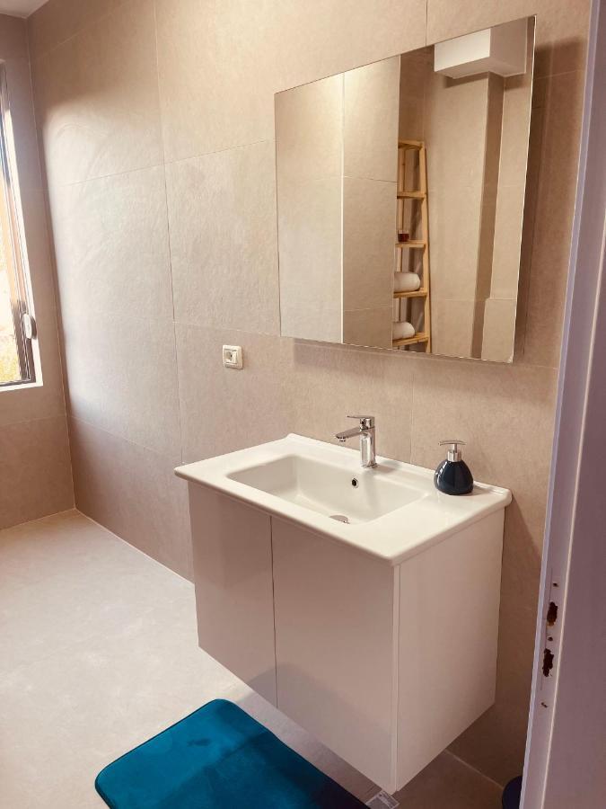 Cheerful 2-Bedroom Apartment In Golem Golem  Bagian luar foto