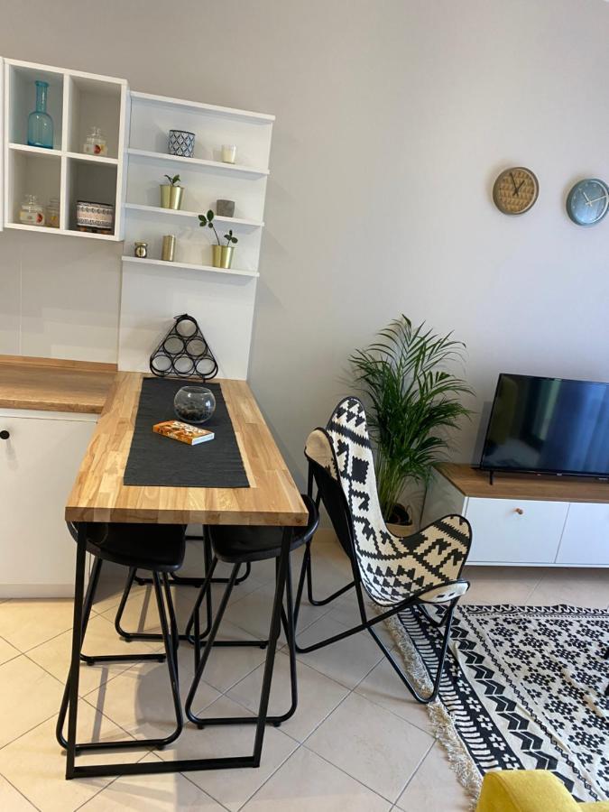 Cheerful 2-Bedroom Apartment In Golem Golem  Bagian luar foto