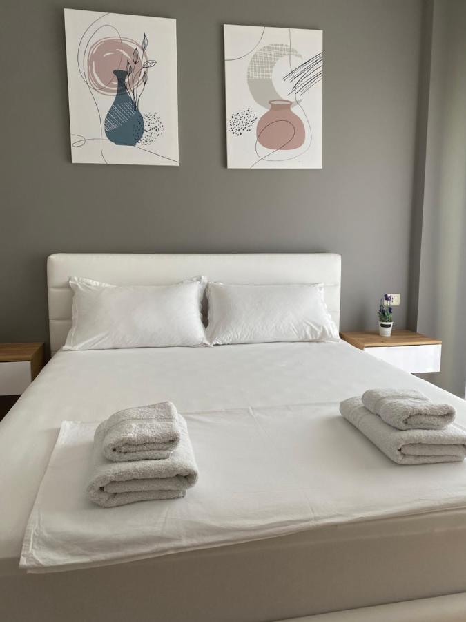 Cheerful 2-Bedroom Apartment In Golem Golem  Bagian luar foto
