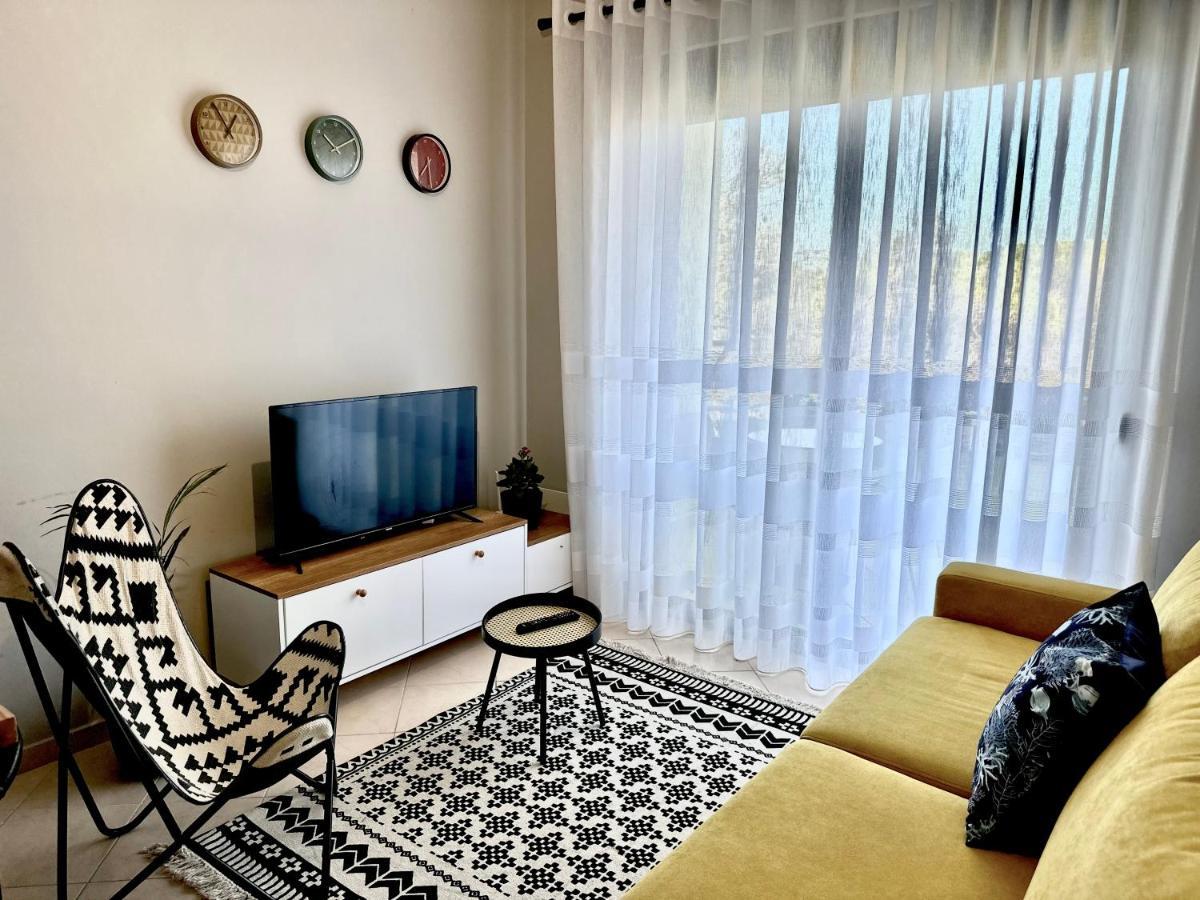 Cheerful 2-Bedroom Apartment In Golem Golem  Bagian luar foto