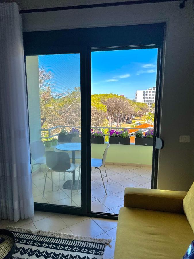 Cheerful 2-Bedroom Apartment In Golem Golem  Bagian luar foto